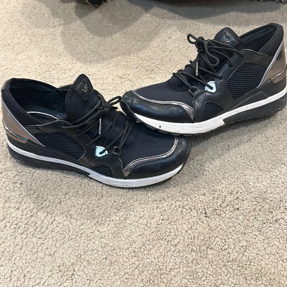 Michael KORS woman’s sneakers size ten - Picture 3 of 5